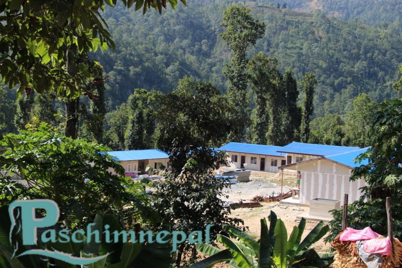 दैलेखको डावमा बनेको माथिल्लो कर्णाली जलविद्युत आयोजनाको कार्यालय भवन । यसअघि बनाएको भवन विरोधीहरुले जलाईदिएपछि यो भवन नयाँ बनाईएको हो ।