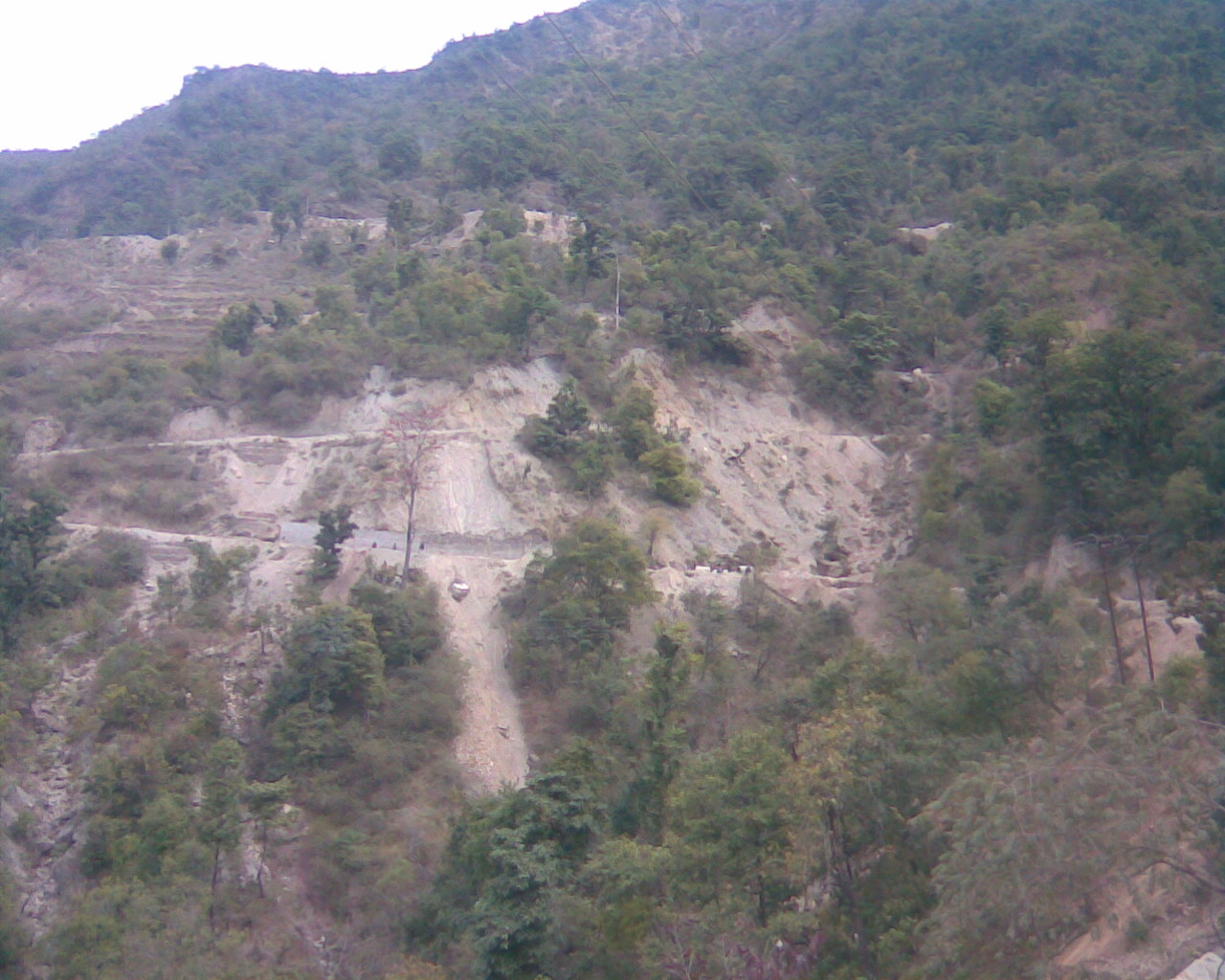 ३७ ग्रामिण तथा कृषि सडक मर्मत हुने