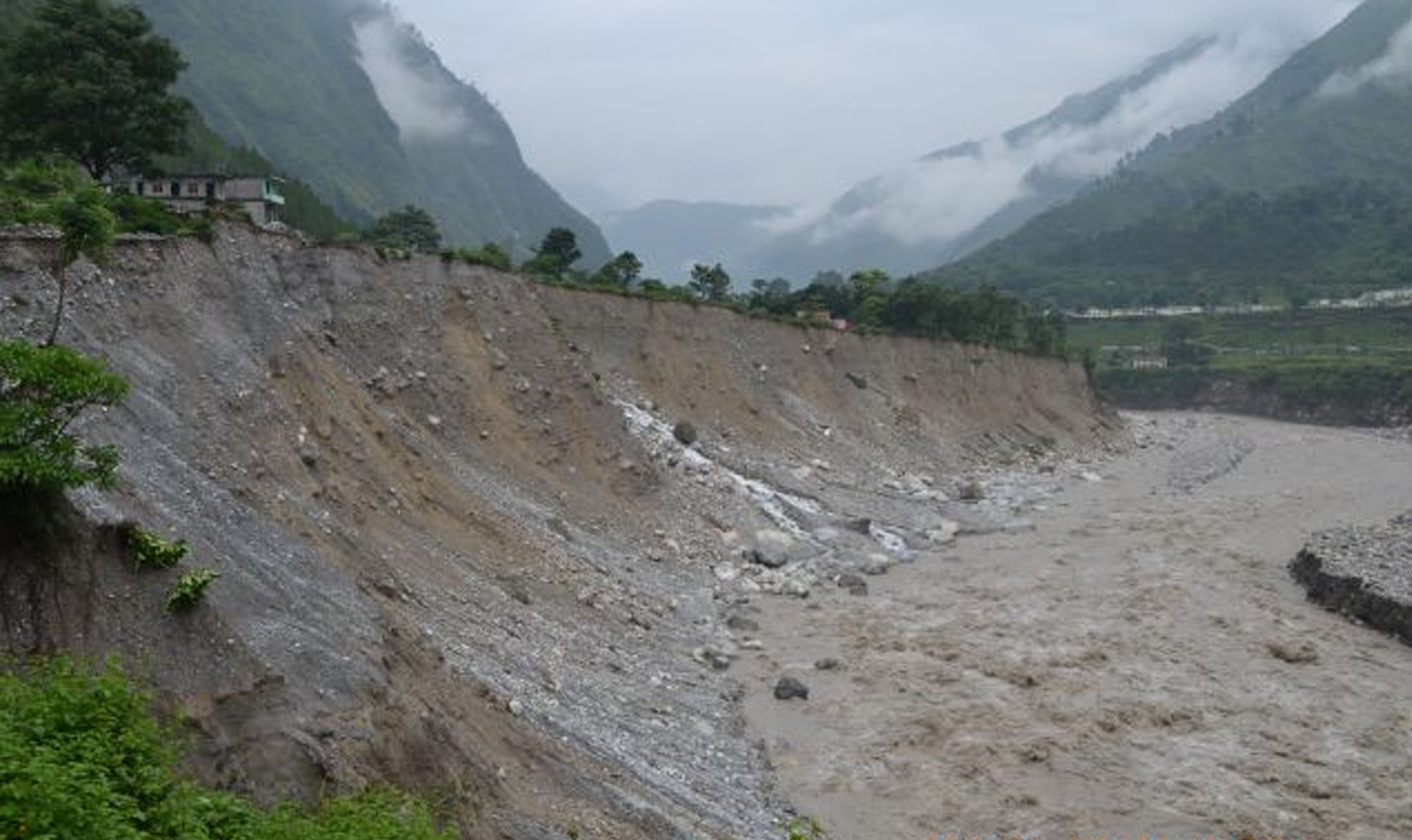 सुख्खा पहिरोले महाकाली नदी थुनियो