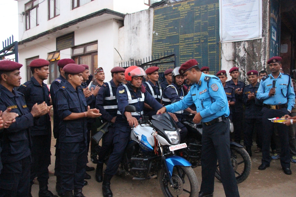 अपराध रोक्न मोटरसाईकलबाट गस्ती