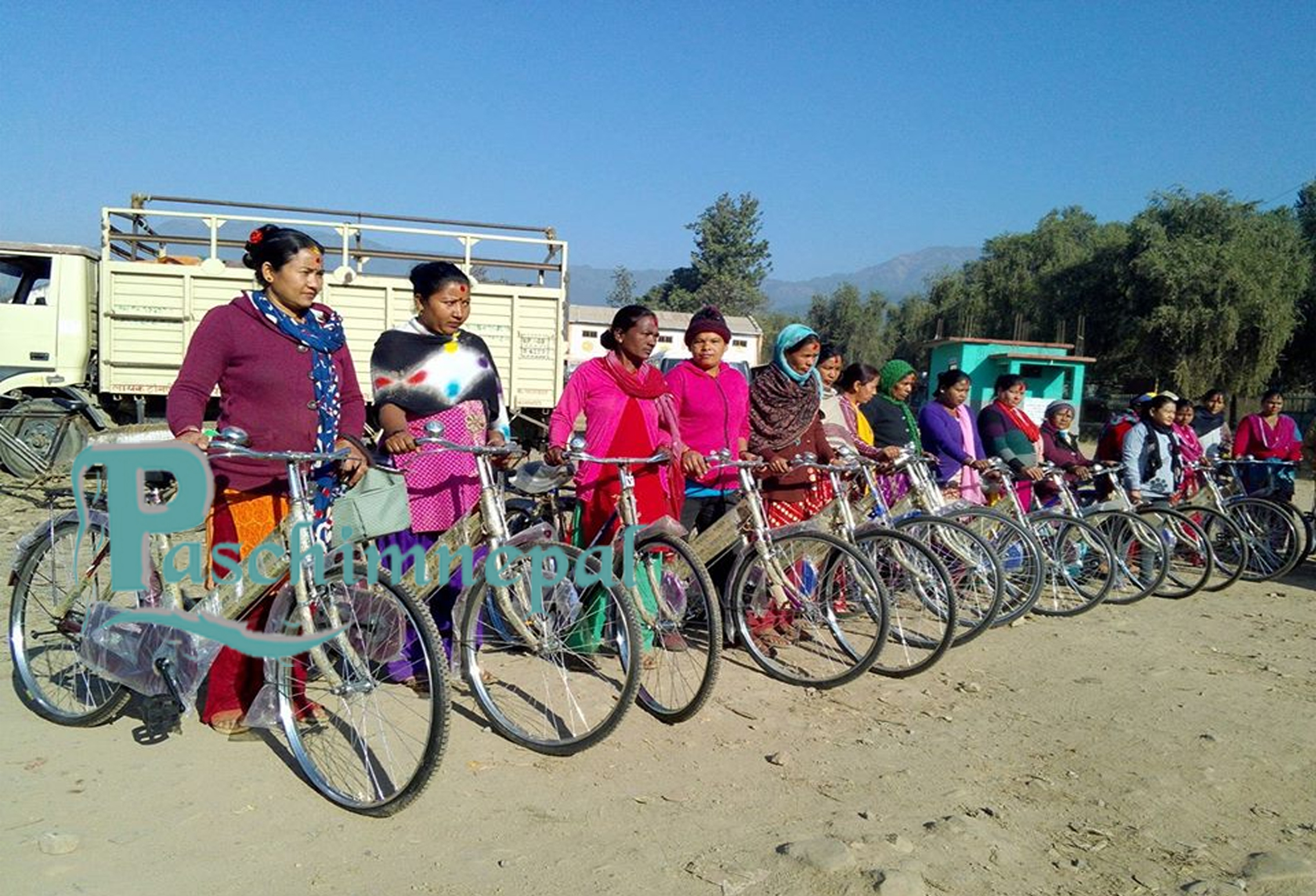 कृषकलाई साइकल वितरण