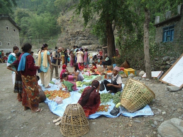 डोटीमा पहिलोपटक हाटबजार