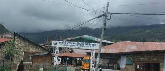 आठ महिनादेखि जुम्लाकाे स्वास्थ्य प्रतिष्ठान अस्तव्यस्त