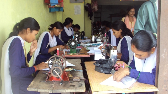 घरेलु उद्योगतर्फ महिलाकाे आकर्षण बढ्दै