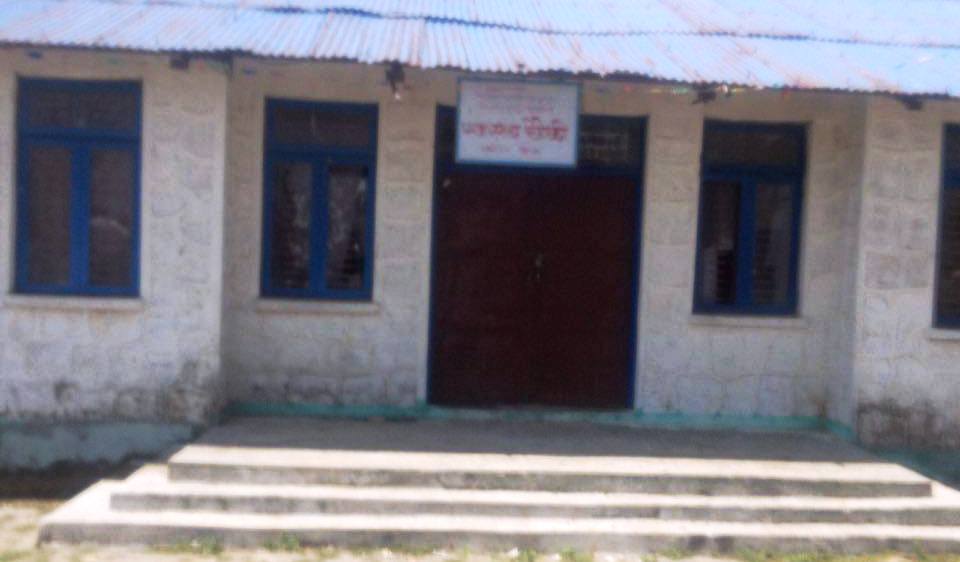 असुरक्षा भएपछि स्वास्थ्यकर्मी विस्थापित