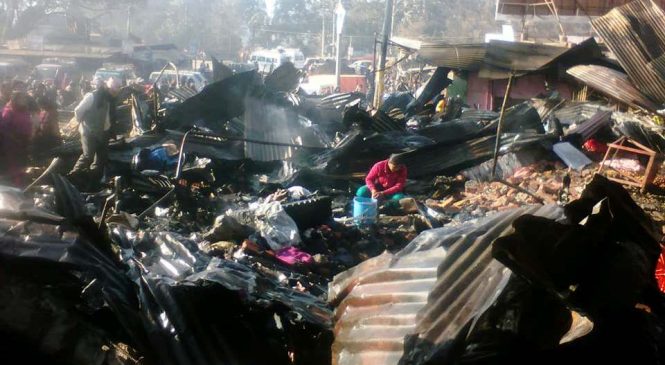 आगलागी पीडितलाई हाेटल व्यवसायी संघकाे सहयाेग