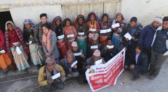 २९ कृषकलाई बीमा दावी रकम भुक्तानी