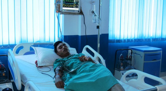 अनशनमा बसेका विद्यार्थीको अवस्था गम्भीर, विश्वविद्यालय प्रशासन भने माैन