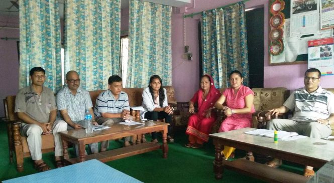 सुर्खेतस्थित सामुदायिक विद्यालयका ५०९ अभिभावकलाई सम्मान गरिदै