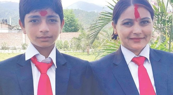 आमा–छोरा नै कानुन पढ्दै