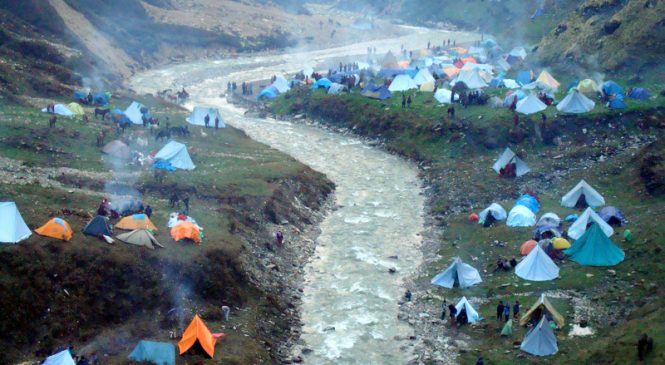 यार्सा टिप्न गएका दुई जनाको मृत्यु