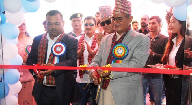 भेस्पा स्कुटरको सोरुम उद्याेग मन्त्री बुढाद्वारा उद्घाटन