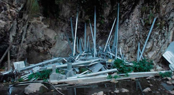 मोबाइल टावरको सामान बाटोमै अलपत्र