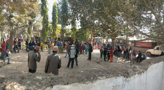 सुस्त सेवा भएको भन्दै मालपोतमा नाराबाजी