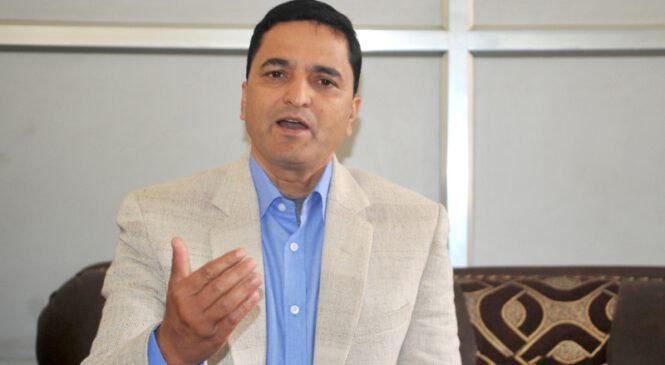 ओली पक्षमै रहे योगेश भट्टराई