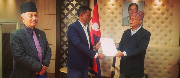 केपी ओलीले देव गुरूङलाई हटाए ,प्रमुख सचेतकमा विशाल भट्टराईलाई नियुक्त