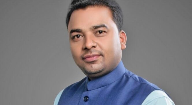 माओवादीबाट जितेका गाउँपालिका अध्यक्ष एमालेमा प्रवेश