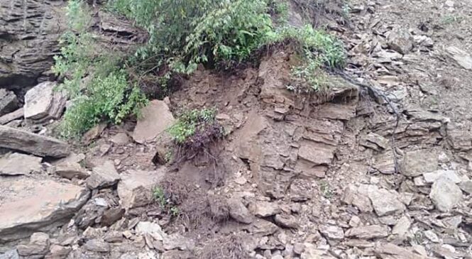 वर्षाले पर्खाल सहित विद्यालयमा लाखौँको क्षति