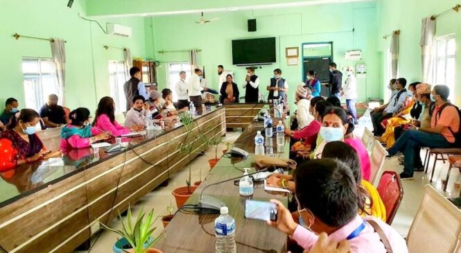सुर्खेतका ६४ विद्यालयलाई ल्यापटप वितरण