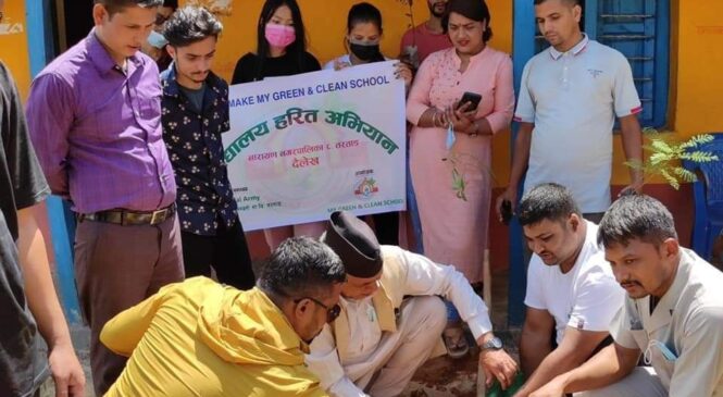 विद्यालयमा बृक्षारोपण