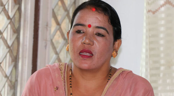 यी हुन् पुरुषसँग भिडेर कांग्रेसको गाउँपालिका सभापति जित्ने एक्ली महिला