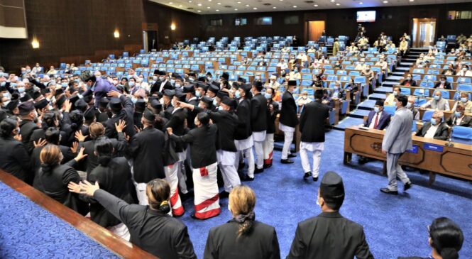 अझै भेटिएन एमाले र सभामुखको चिसाेपनाकाे ओखती