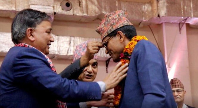 माओवादीका प्रमुख सचेतक विष्ट एमालेमा प्रवेश