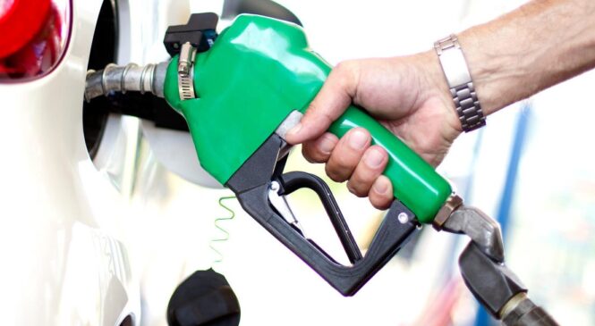 पेट्रोल र डिजलको मूल्य घट्यो