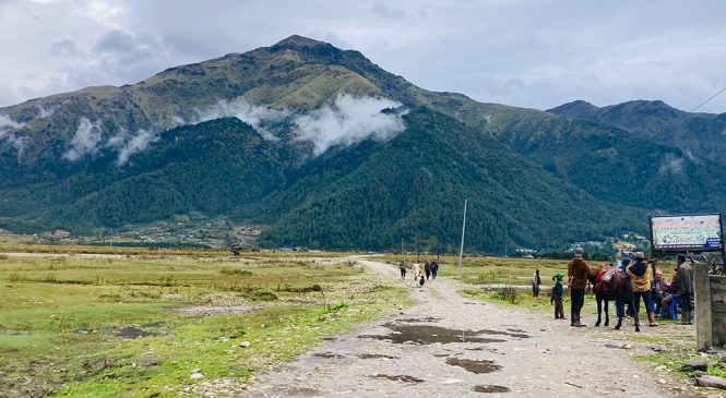 सिकार खेल्न विदेशी, घुमफिर गर्न नेपाली