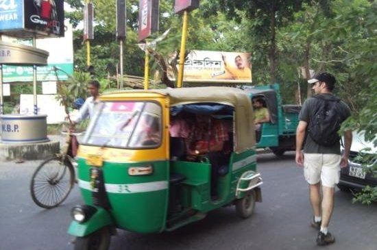 अटोलाई जोगाउन खोज्दा जिप दुर्घटना: १० जना घाइते