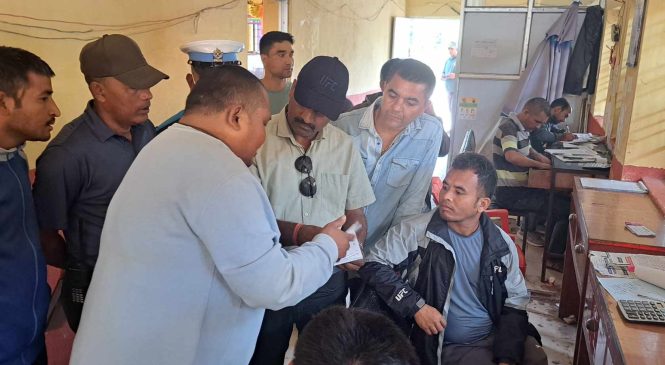 डिआईजी यात्रुको समस्या बुझन् पुगे