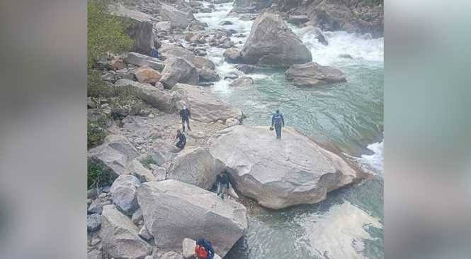 तिला नदीमा एक युवक बेपत्ता