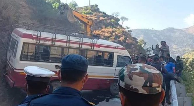 कर्णाली राजमार्गमा हाइस दुर्घटना: तीन घाइते, एक गम्भीर