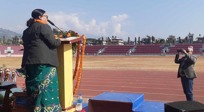 सहभागी सबै उठेर गए, मन्त्री खाली चौरमा भाषण गरिरहिन् …..