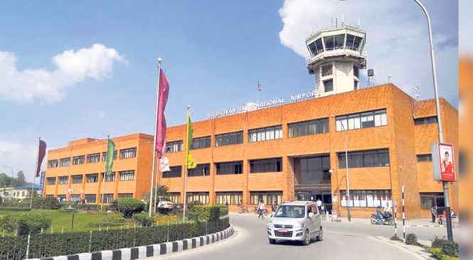 विमानस्थलमा कर्मचारी–प्रहरी कुटाकुट