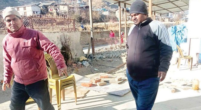 कर्णालीमा रमाउँछन् कालापहाडका मजदुर