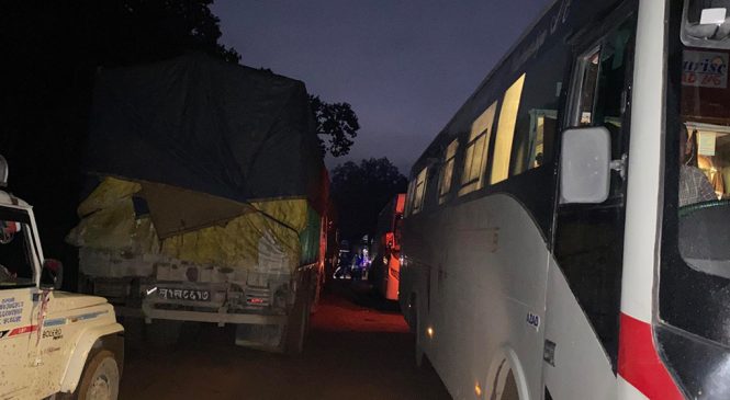 चोरमारा–दाउन्ने खण्ड ठप्प हुँदा हजारौं यात्रुहरूको बिचल्ली