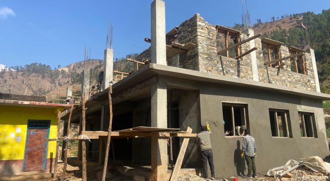 आठविसमा विद्यार्थीबाट पैसा असुल्दै