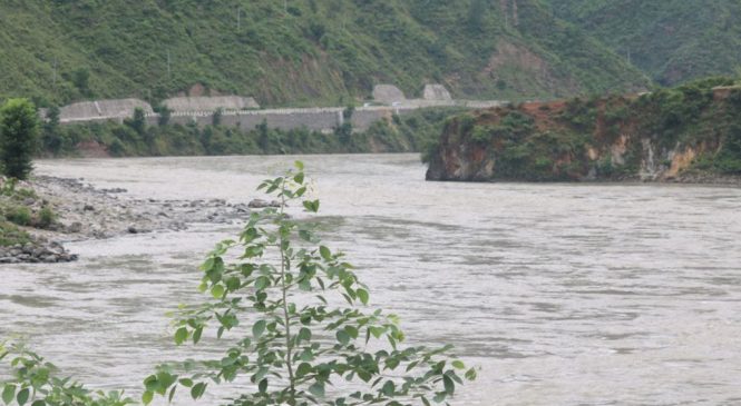 सुनकोसीमा गाडी खस्यो: ३ जना बेपत्ता