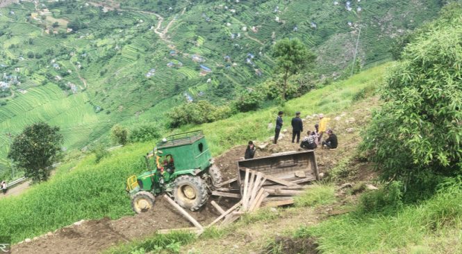 ट्र्याक्टर दुर्घटना हुँदा दुई जना घाइते