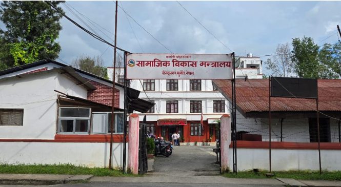 कर्णालीमा डाक्टर सरुवामा मन्त्रालयको मनपरी