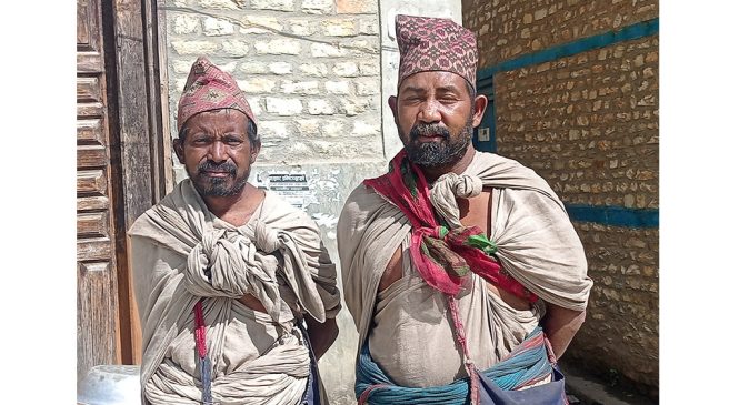 दसैं खर्च जुटाउन राउटे युवा जुम्लामा