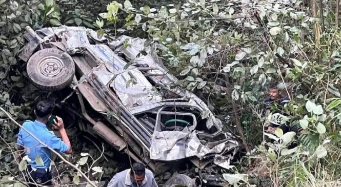 फोर्स गाडी दुर्घटना हुँदा ५ जनाको मृत्यु