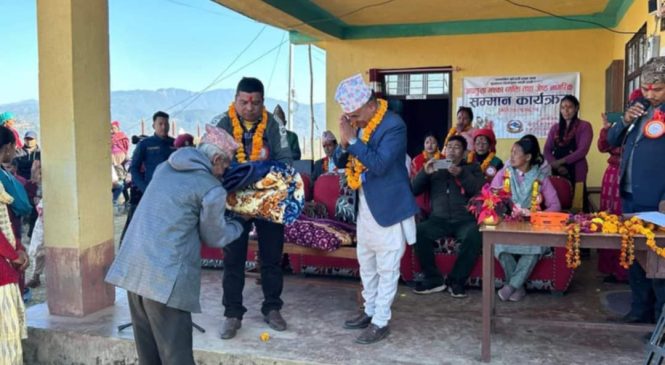 जेष्ठ नागरिकलाई न्यानो कपडा