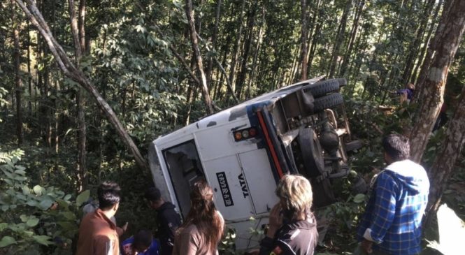 बस दुर्घटना, २२ जना घाइते