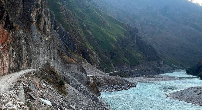 भेरी नदीमा टिपर खस्यो, तीन जना बेपत्ता