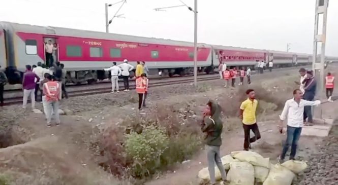 भारतको पचौरा स्टेशनमा ट्रेनले ट्रयाक छोड्दा ११ को मृत्यु, ५० बढी घाइते