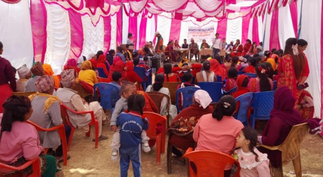 महिला दिवसमा गित गाउदै सन्देश वाड्दै
