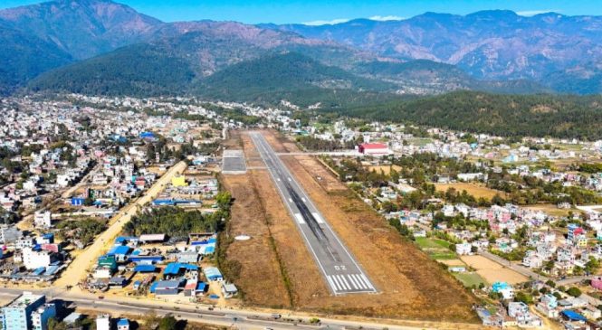 सुर्खेत विमानस्थल धावनमार्गमै देखियो पानीको पोखरी