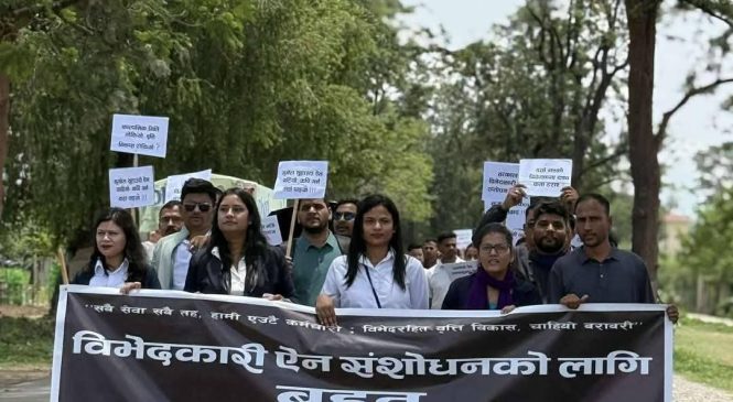 स्थानीय तहका कर्मचारीहरूले आज मुख्यमन्त्री कार्यालय अघि धर्ना दिए